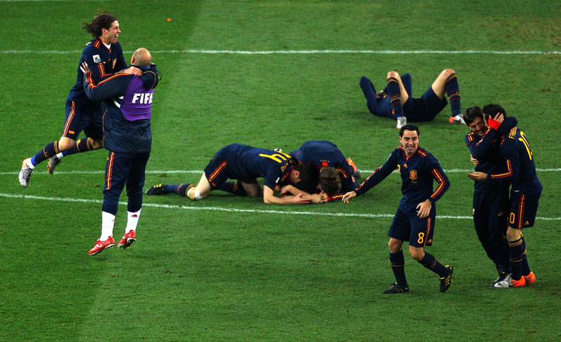 Illustration for article titled World Cup Thighlights: In Celebration Of Pure Spanish Man-Love
